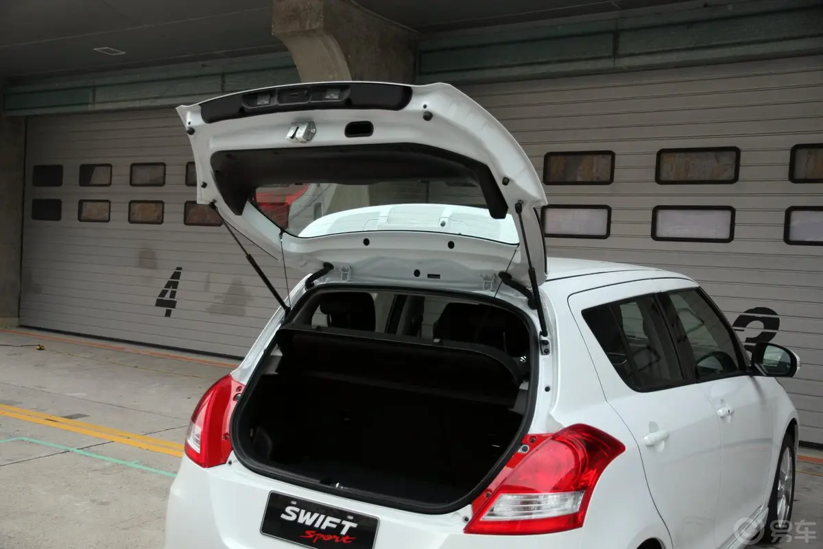 速翼特1.6L 自动 两驱豪华版行李厢开口范围