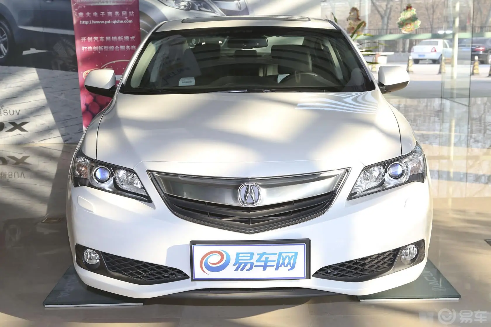 讴歌ILX2.0L 精锐版正前水平