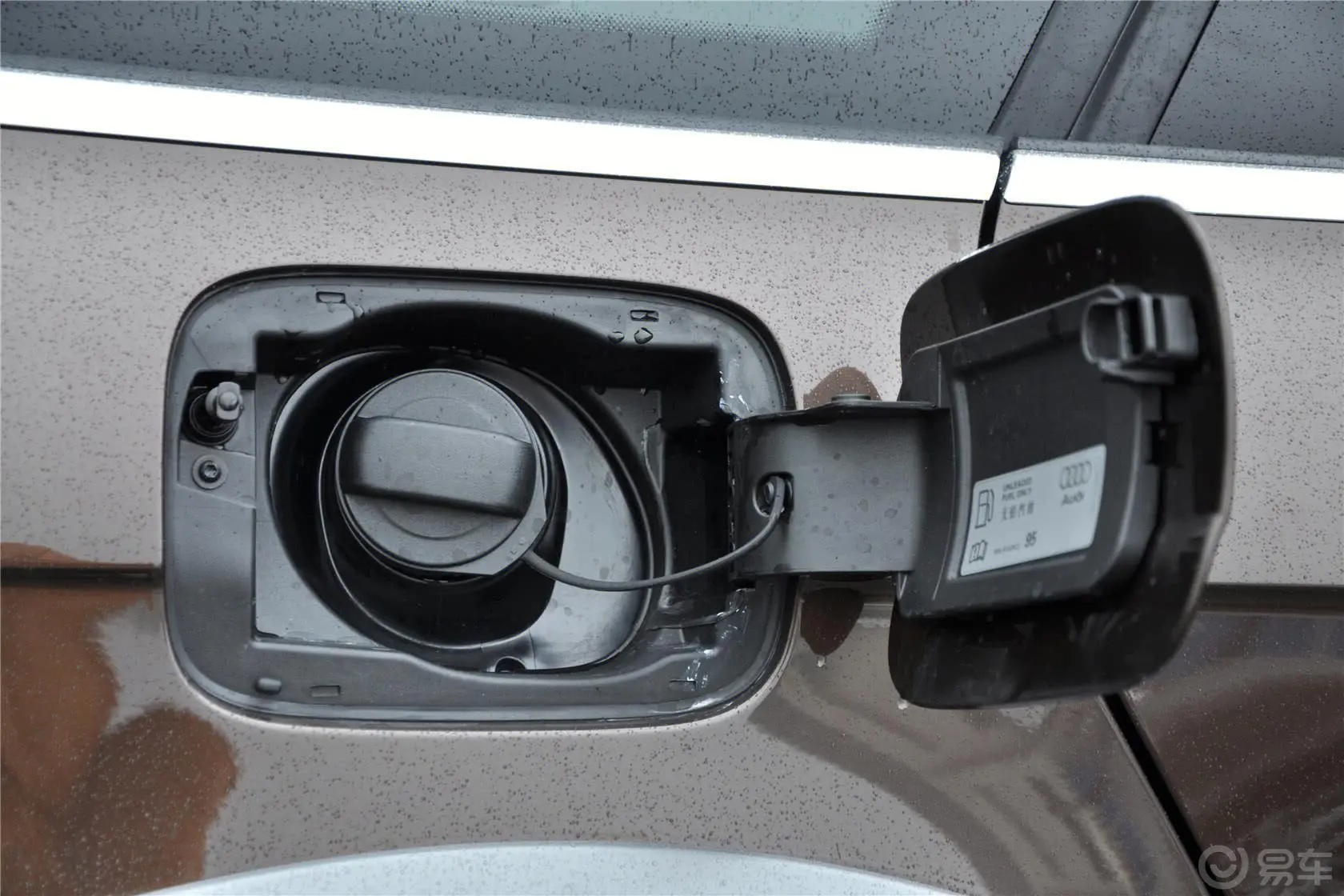 奥迪A4(进口)40TFSI allroad quattro加油口