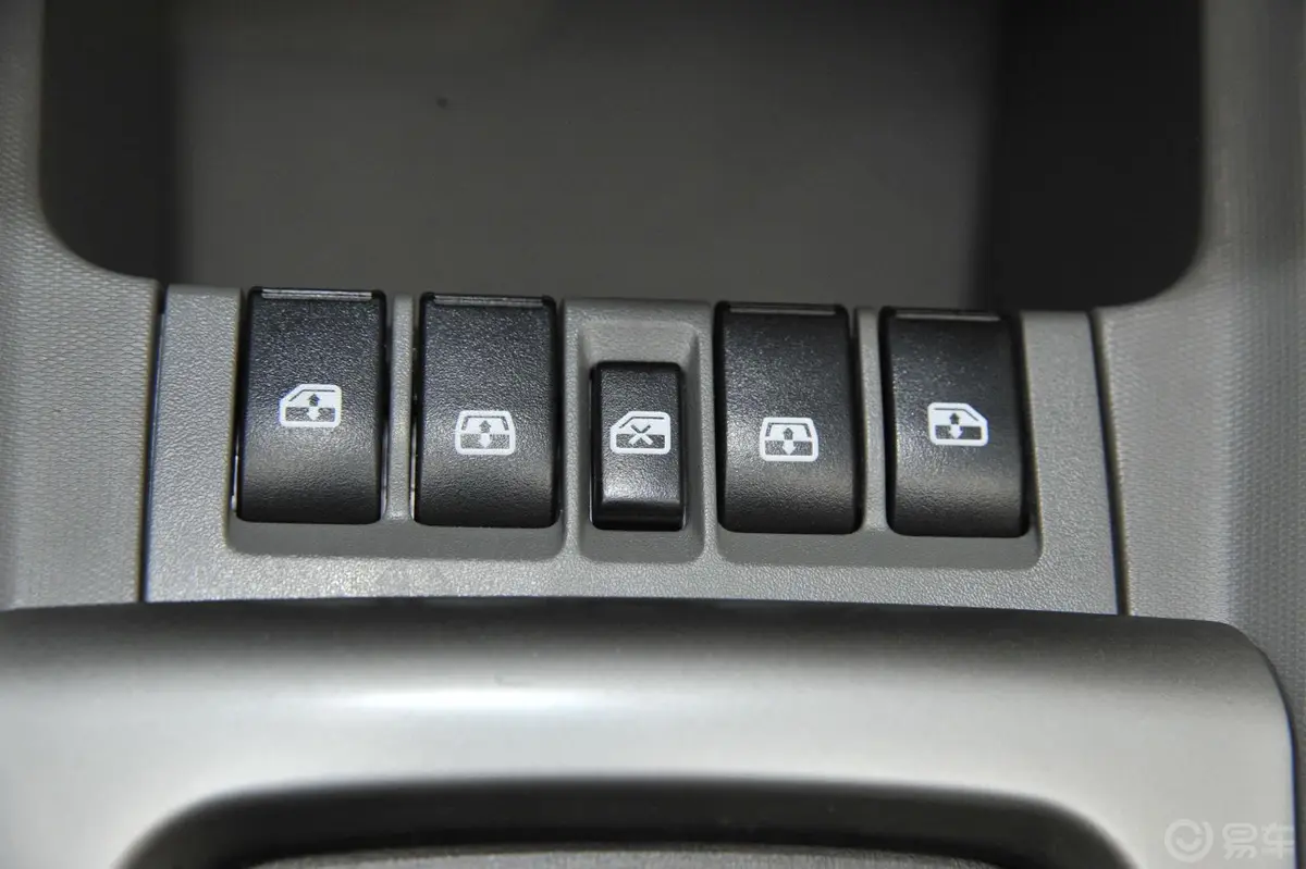 赛欧3三厢 1.4 SX EMT 优逸版车窗升降键