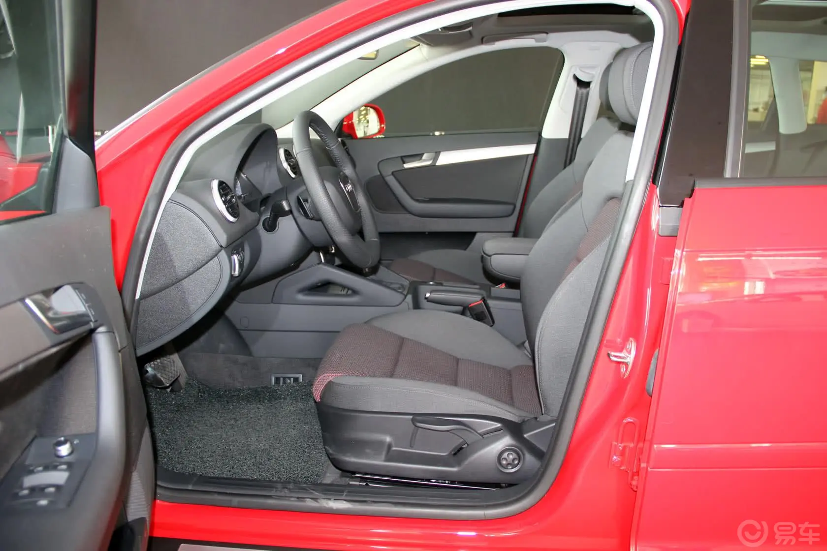 奥迪A3(进口)Sportback 30 TFSI 豪华型前排空间