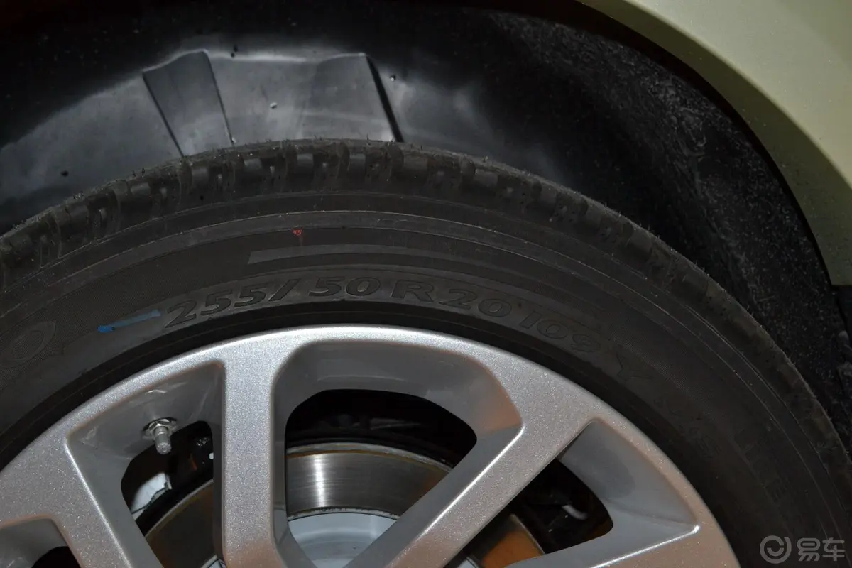 发现第四代 3.0 V6 SC HSE Luxury 汽油版轮胎规格