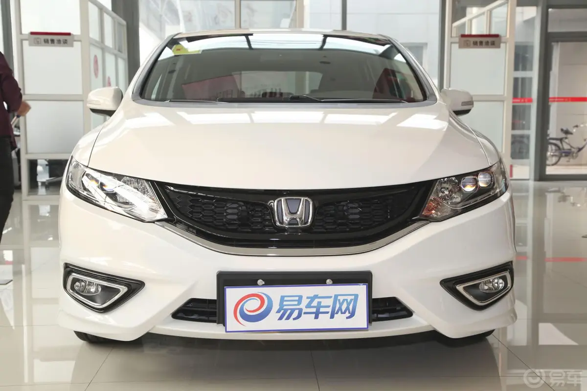 杰德1.8L CVT 豪华尊享型（五座）正前水平