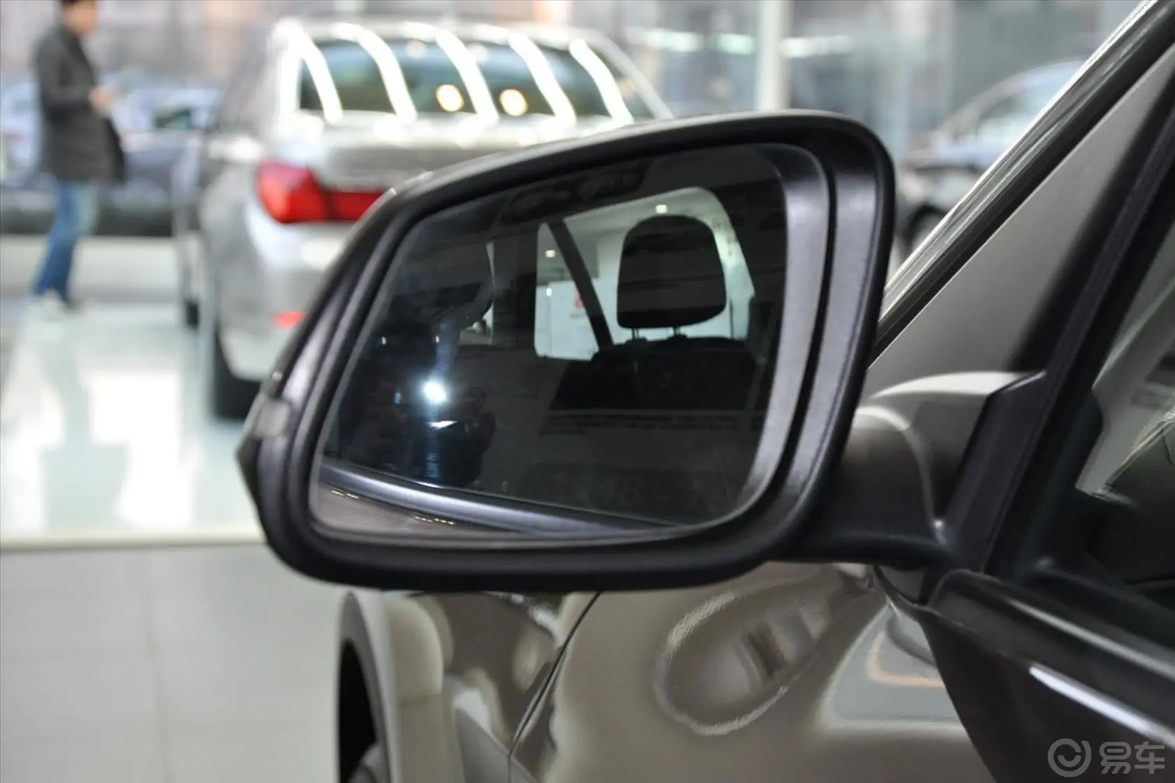 宝马X1sDrive18i 运动设计套装后视镜镜面（后）