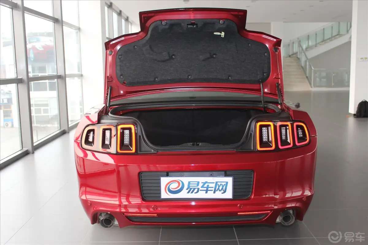 Mustang3.7L 自动 V6行李箱空间