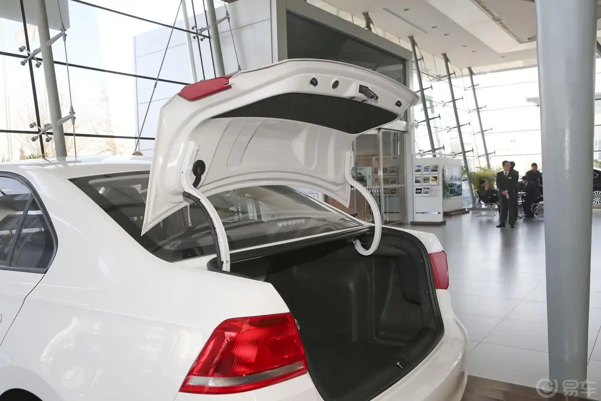 桑塔纳1.4L 手动 风尚版行李厢开口范围