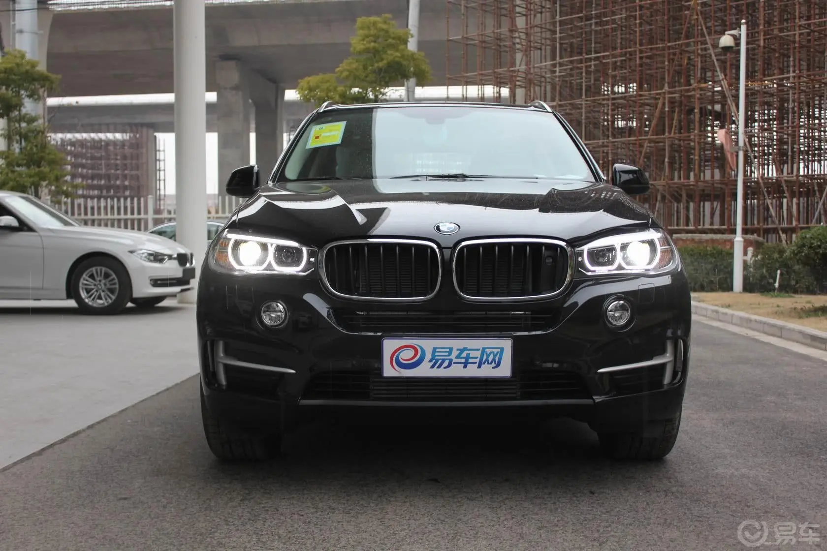 宝马X5(进口)xDrive35i 豪华型正前水平