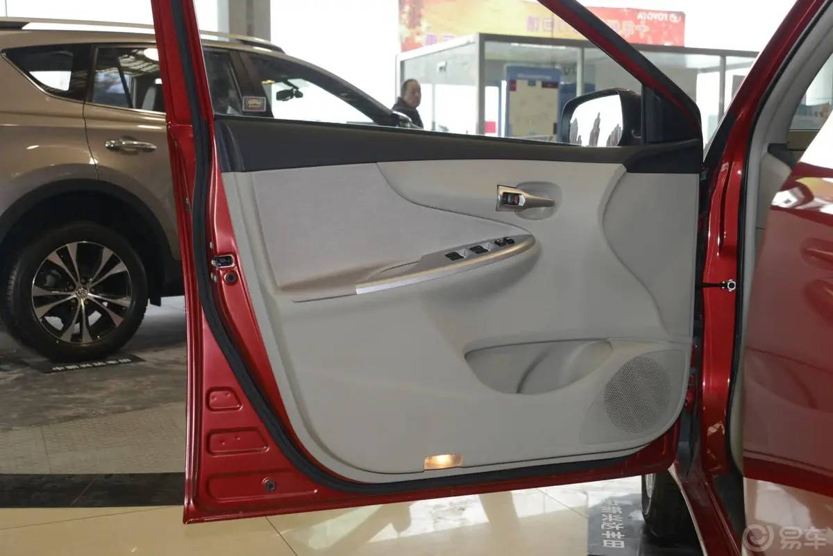 卡罗拉1.6L GL炫酷版 4AT驾驶员侧车门内门板