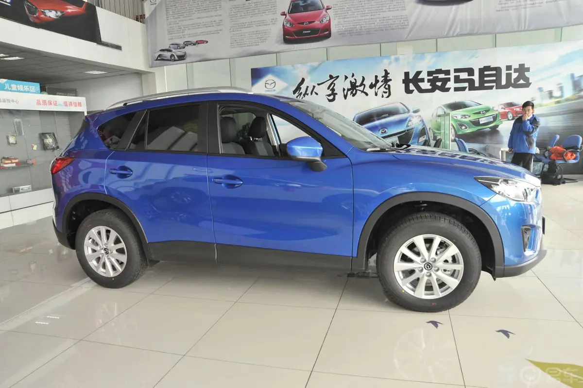 马自达CX-52.0L 自动 四驱 精英型正侧车头向右水平