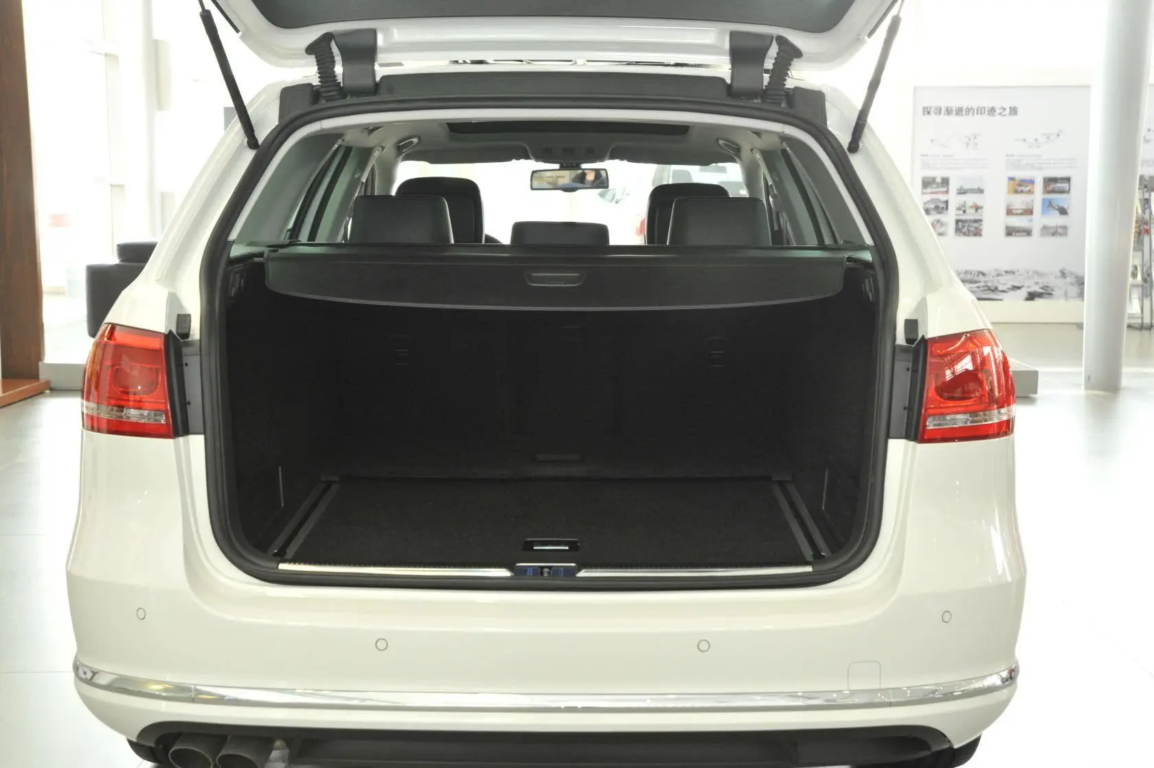 迈腾(进口)旅行版 2.0TSI 四驱舒适型行李箱空间