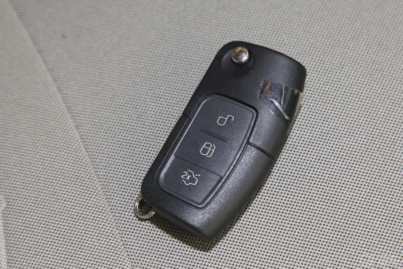 嘉年华三厢 1.5L 自动 品尚型钥匙
