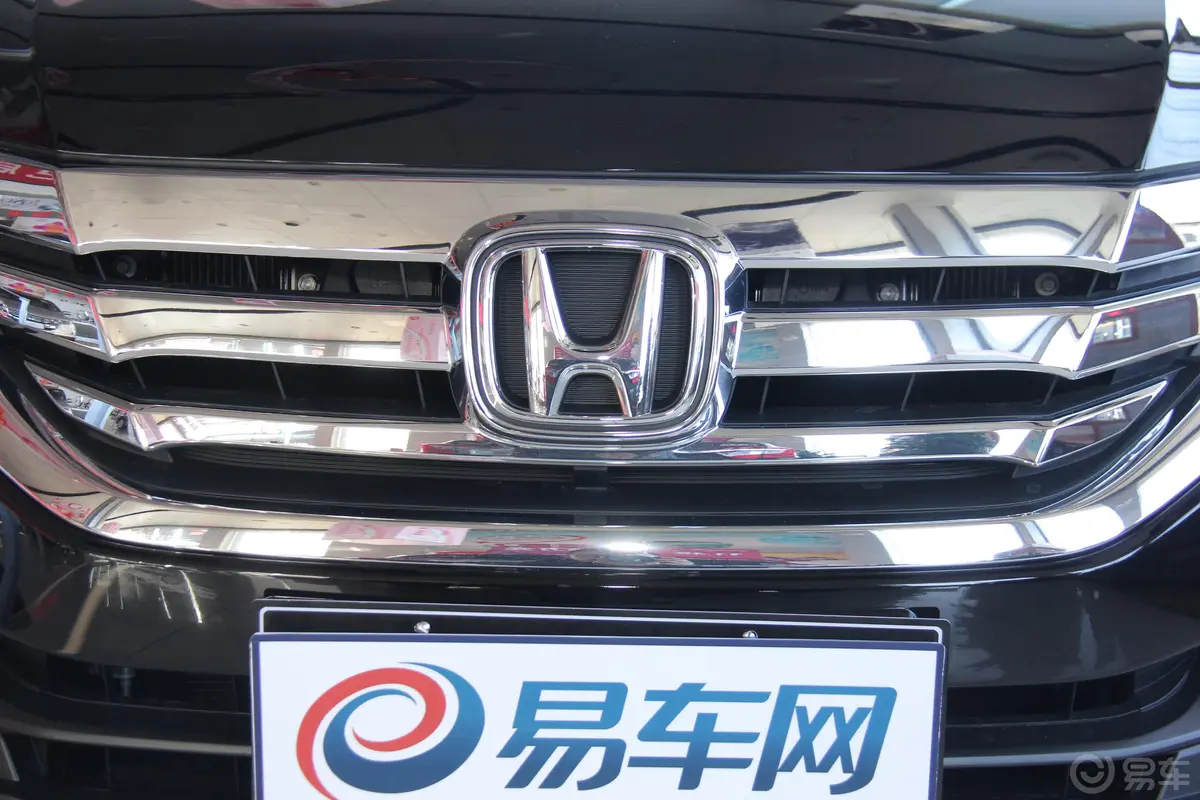 雅阁2.0L LX 舒适版外观