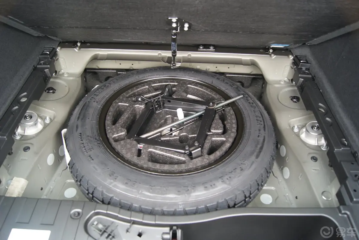宝马X5(进口)xDrive35i 尊享型备胎