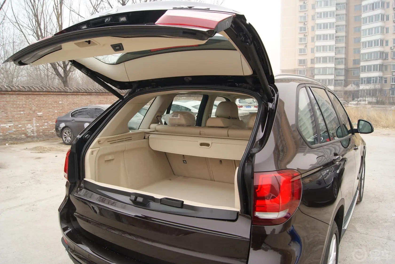 宝马X5(进口)xDrive35i 尊享型行李厢开口范围