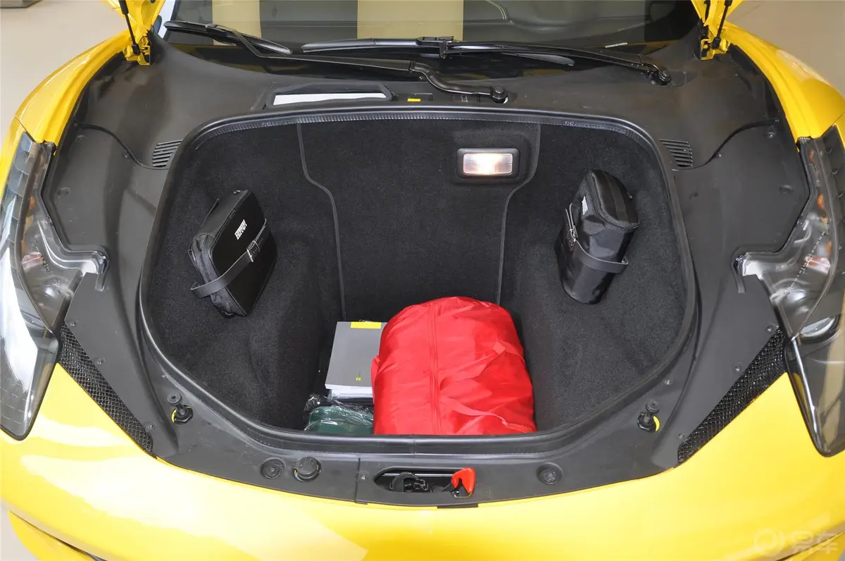 法拉利458Italia 4.5L 标准型行李箱空间