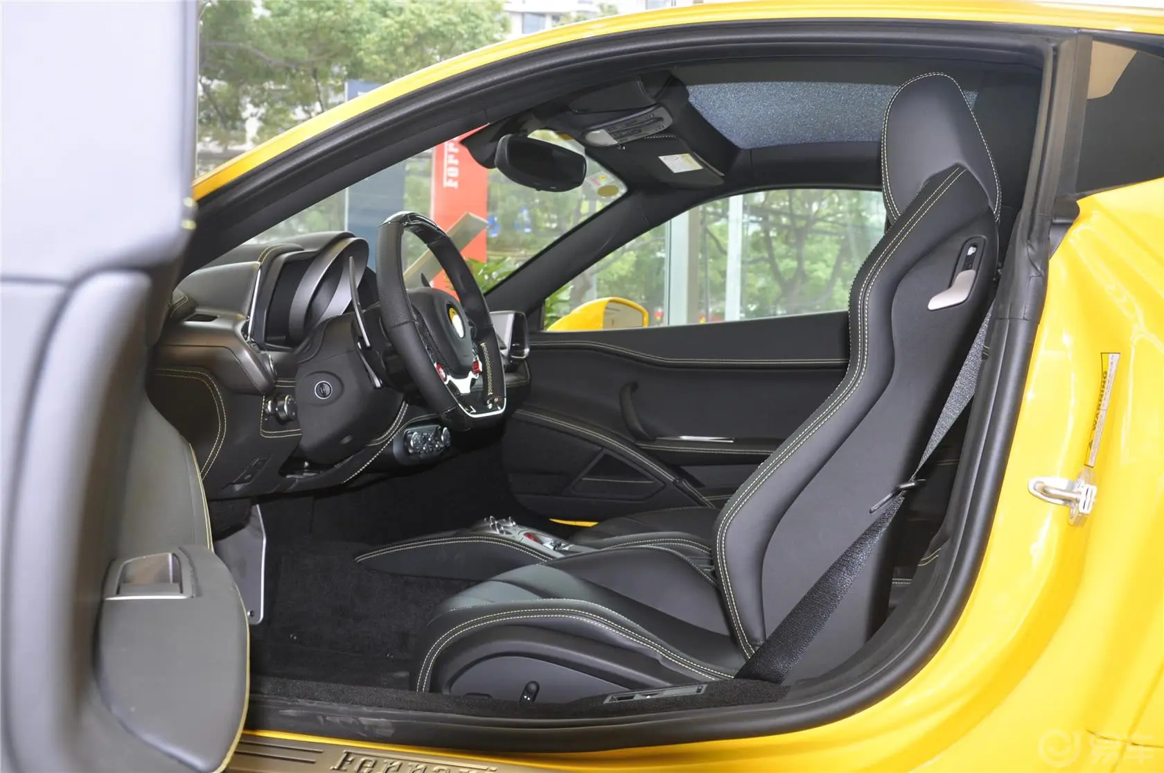 法拉利458Italia 4.5L 标准型前排空间