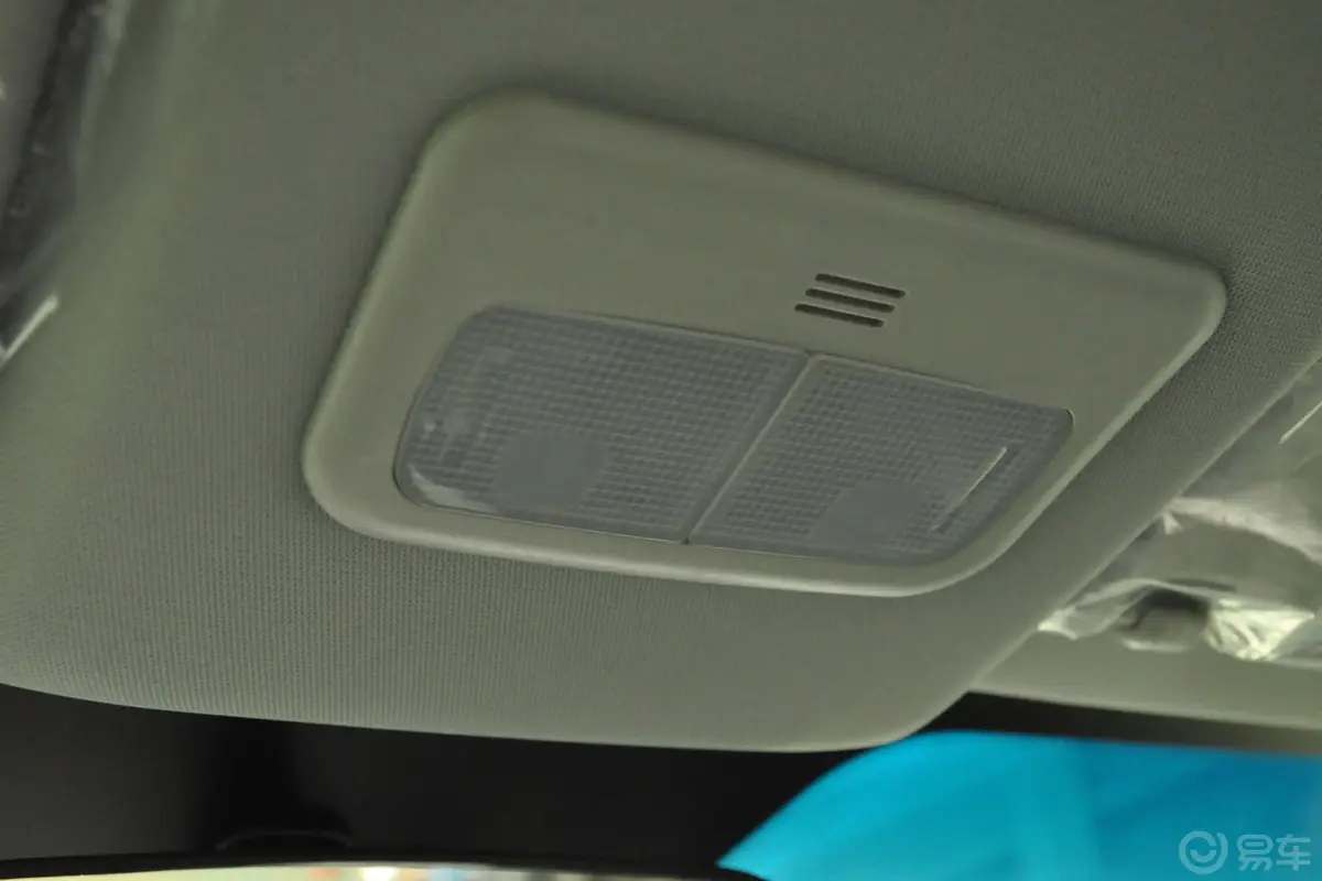 智尚S301.5L 手动 舒适版前排车顶中央控制区