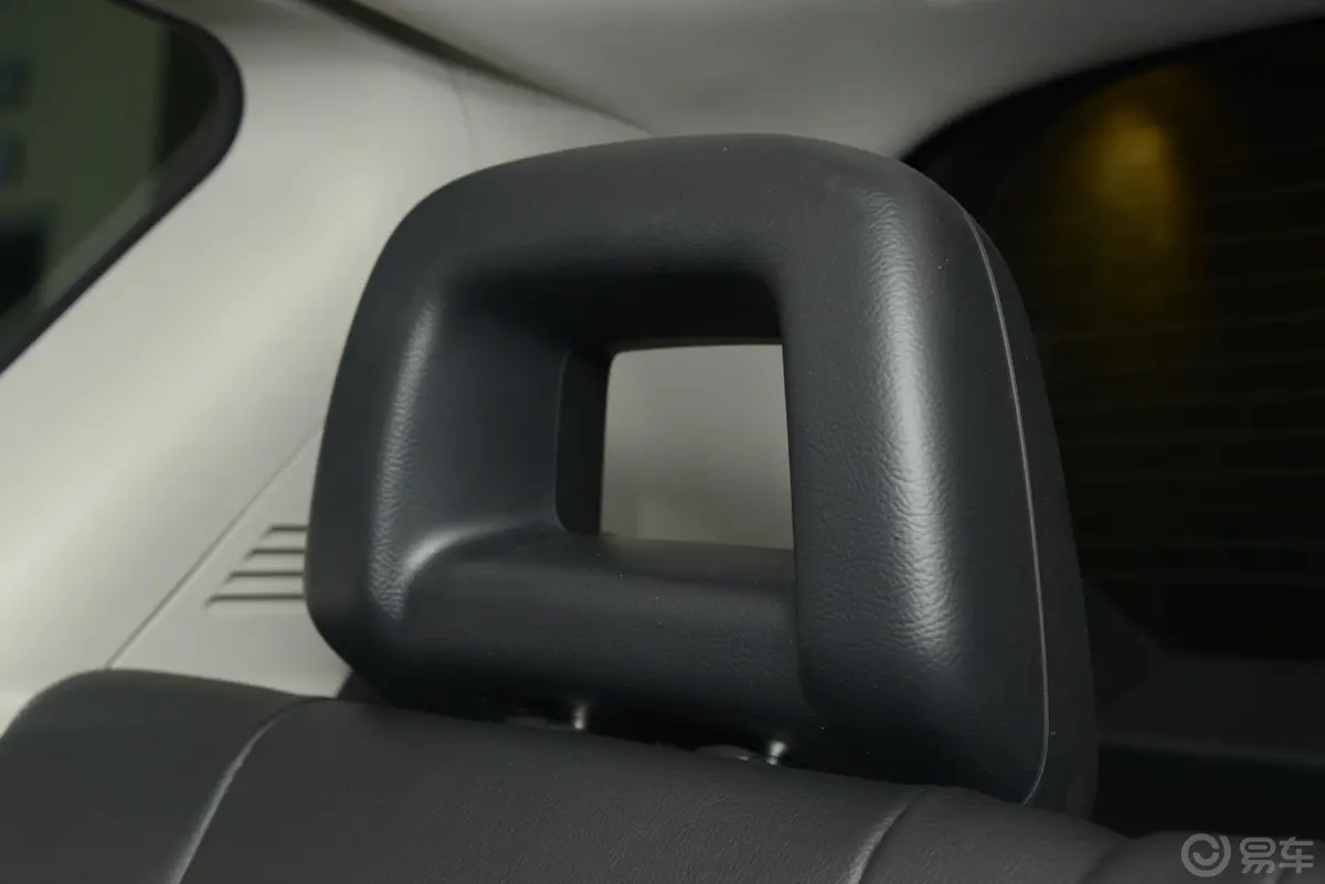 指南者(进口)2.4L 自动 炫黑导航版驾驶员头枕
