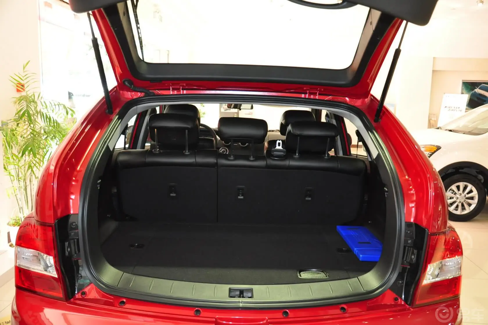爱腾2.0T 柴油 两驱手动进取版行李箱空间