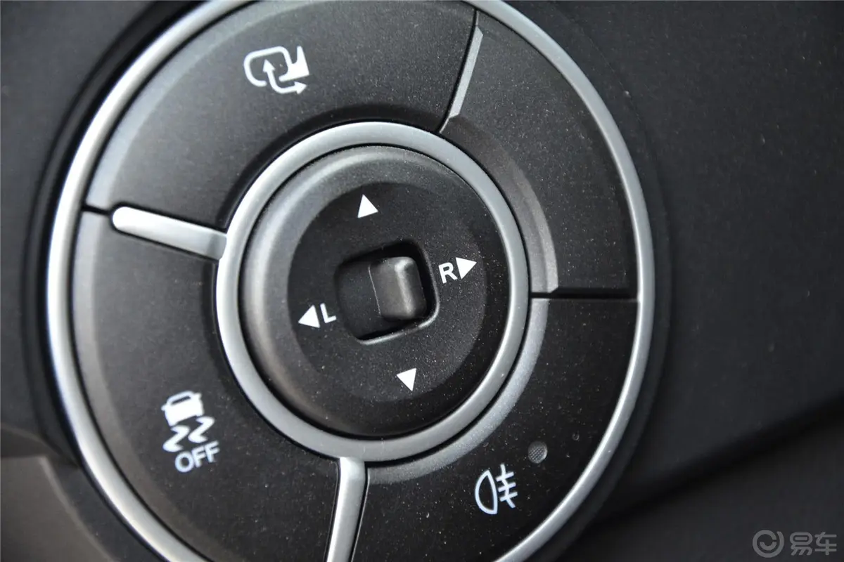 爱腾2.3L 汽油 四驱自动豪华版外后视镜控制键