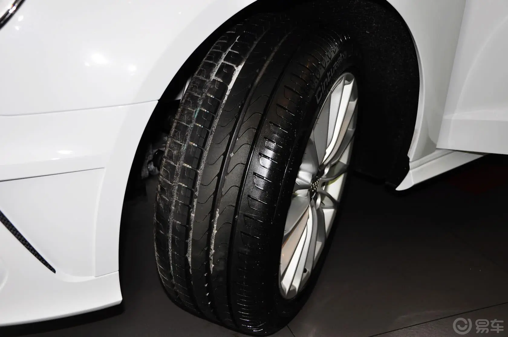 奥迪A3(进口)Sportback 40 TFSI S line 豪华型轮胎花纹