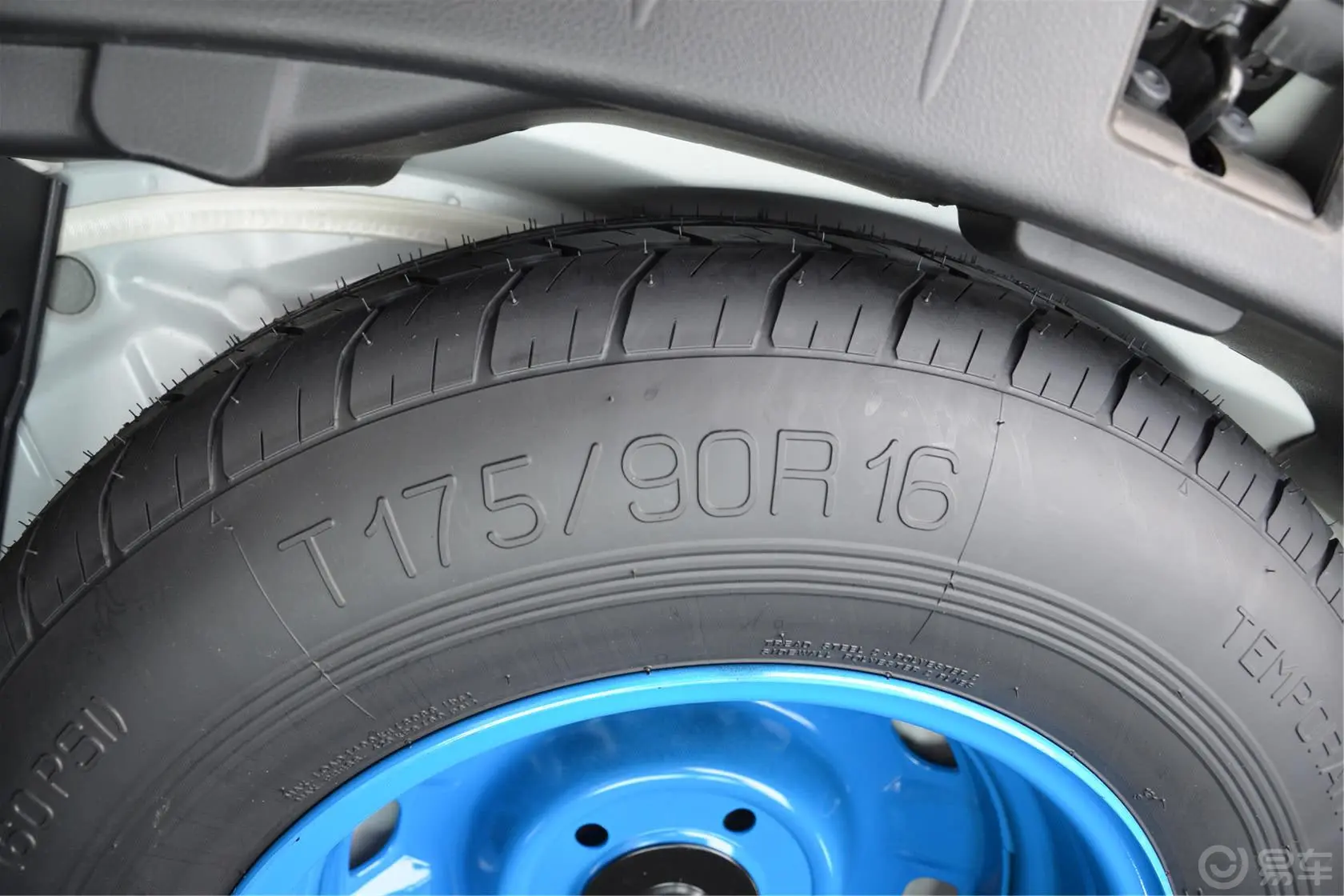 爱腾2.3L 汽油 四驱自动豪华版备胎品牌