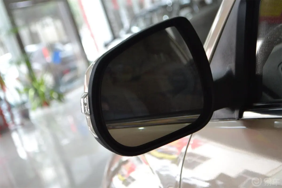 吉利SX72.0L 自动 豪华型后视镜镜面（后）