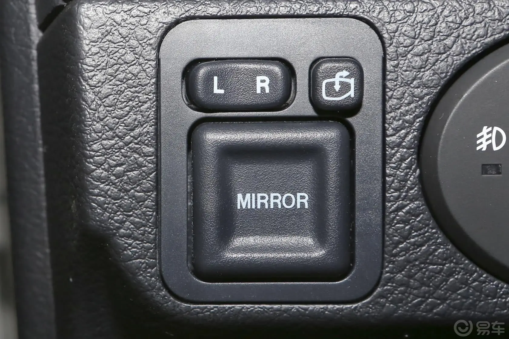 哈弗H5经典智尊版 2.4L 手动 四驱 舒适型 汽油版外后视镜控制键