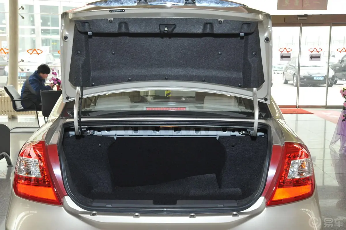 奇瑞E51.5L 手动 优悦版行李箱空间