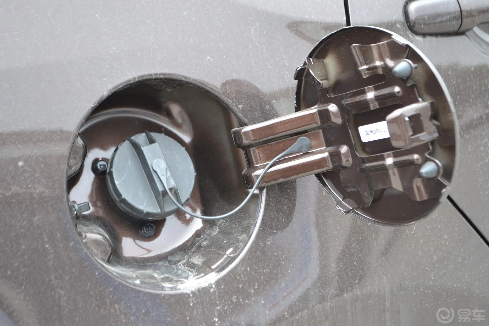 纳5荣耀导航版 1.8T 手动 精致型加油口