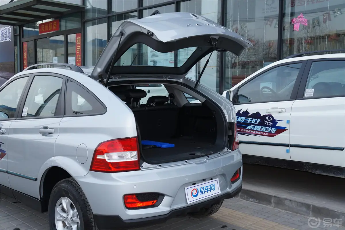 爱腾2.3L 汽油 两驱自动精英版行李厢开口范围