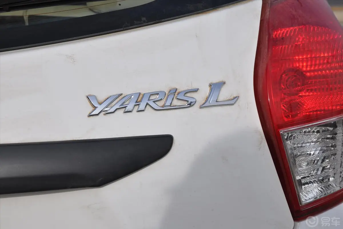 YARiS L 致炫1.3L 手动 魅动版尾标