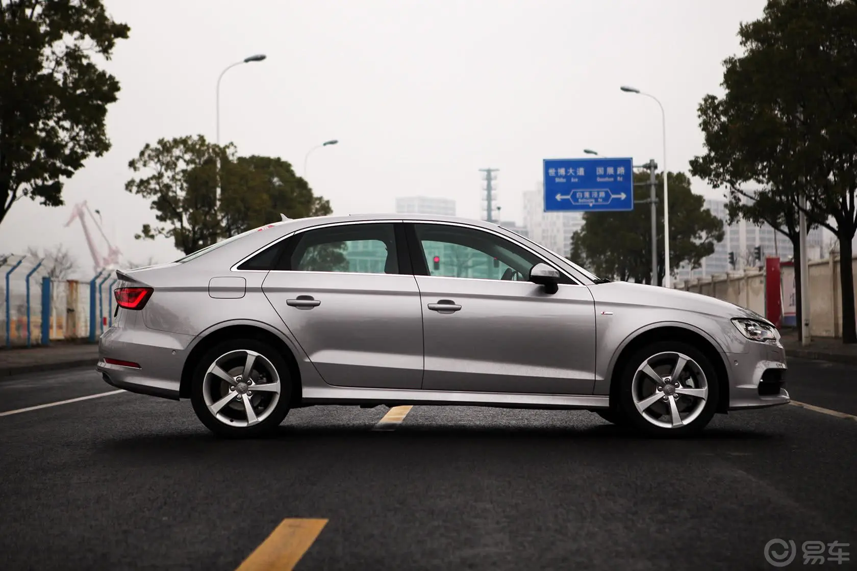 奥迪A3(进口)Limousine 40 TFSI S line 豪华型正侧车头向右水平