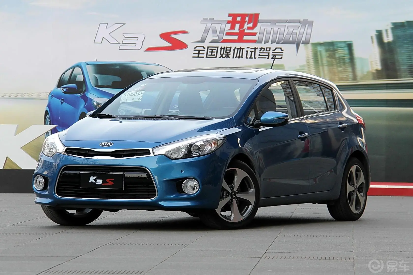 起亚K3S1.6L 自动 Premium侧前45度车头向左水平