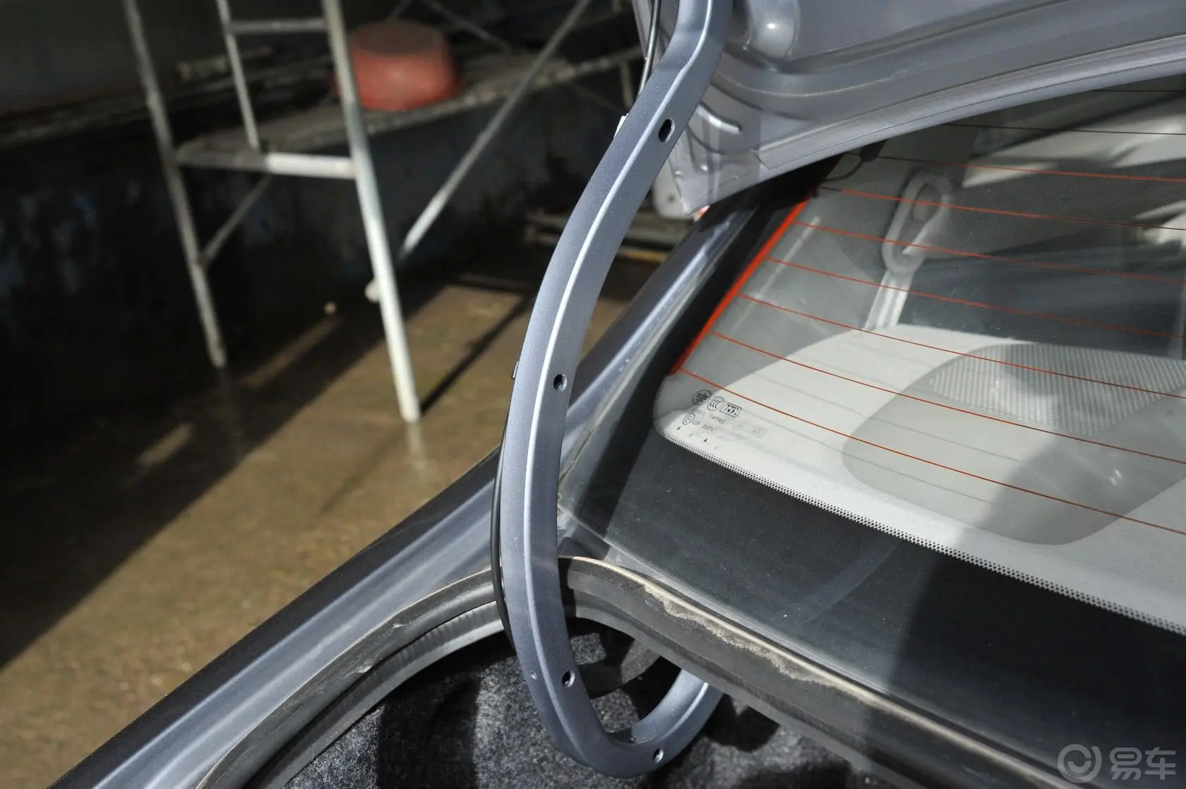夏利N51.3L 手动 豪华型带气囊行李厢支撑杆