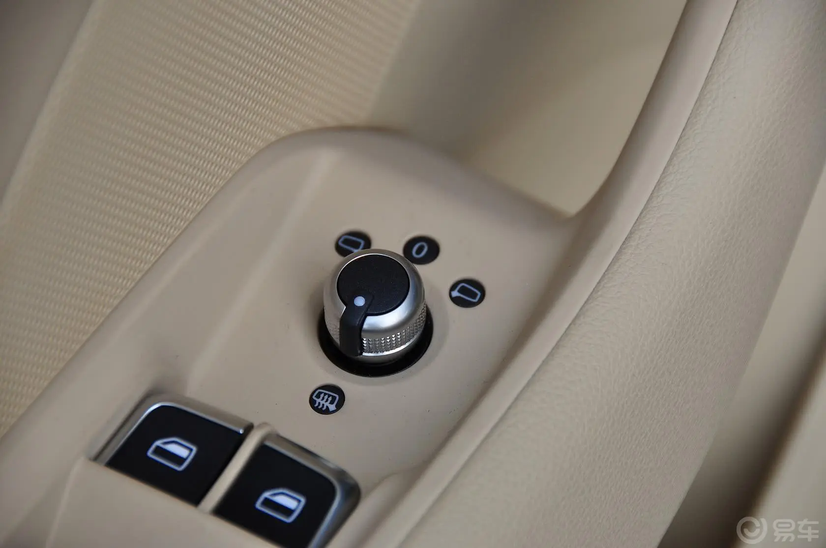 奥迪A3(进口)Limousine 40 TFSI S line 舒适型外后视镜控制键