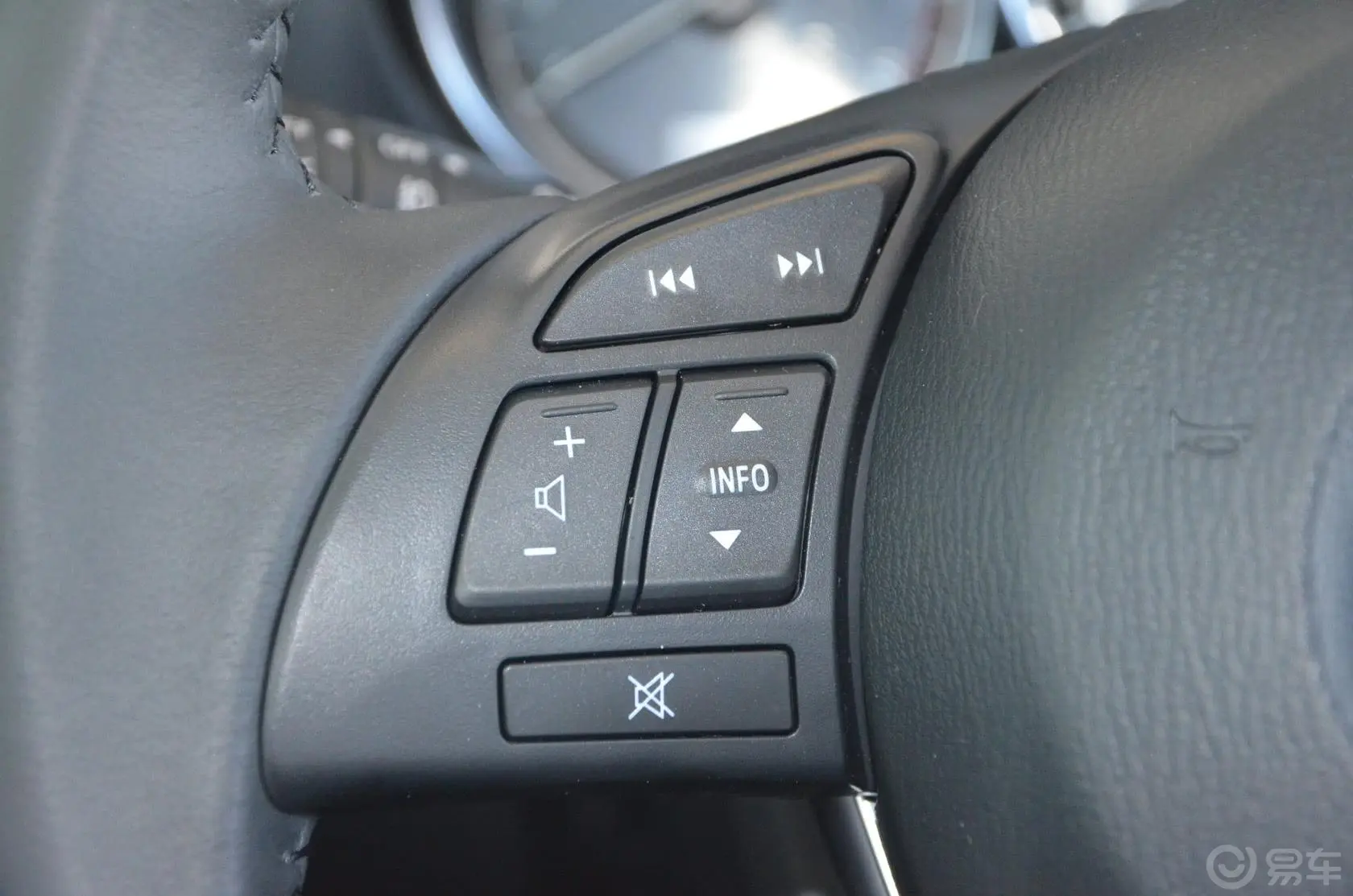 马自达CX-52.0L 自动 两驱 都市型方向盘功能键（左）