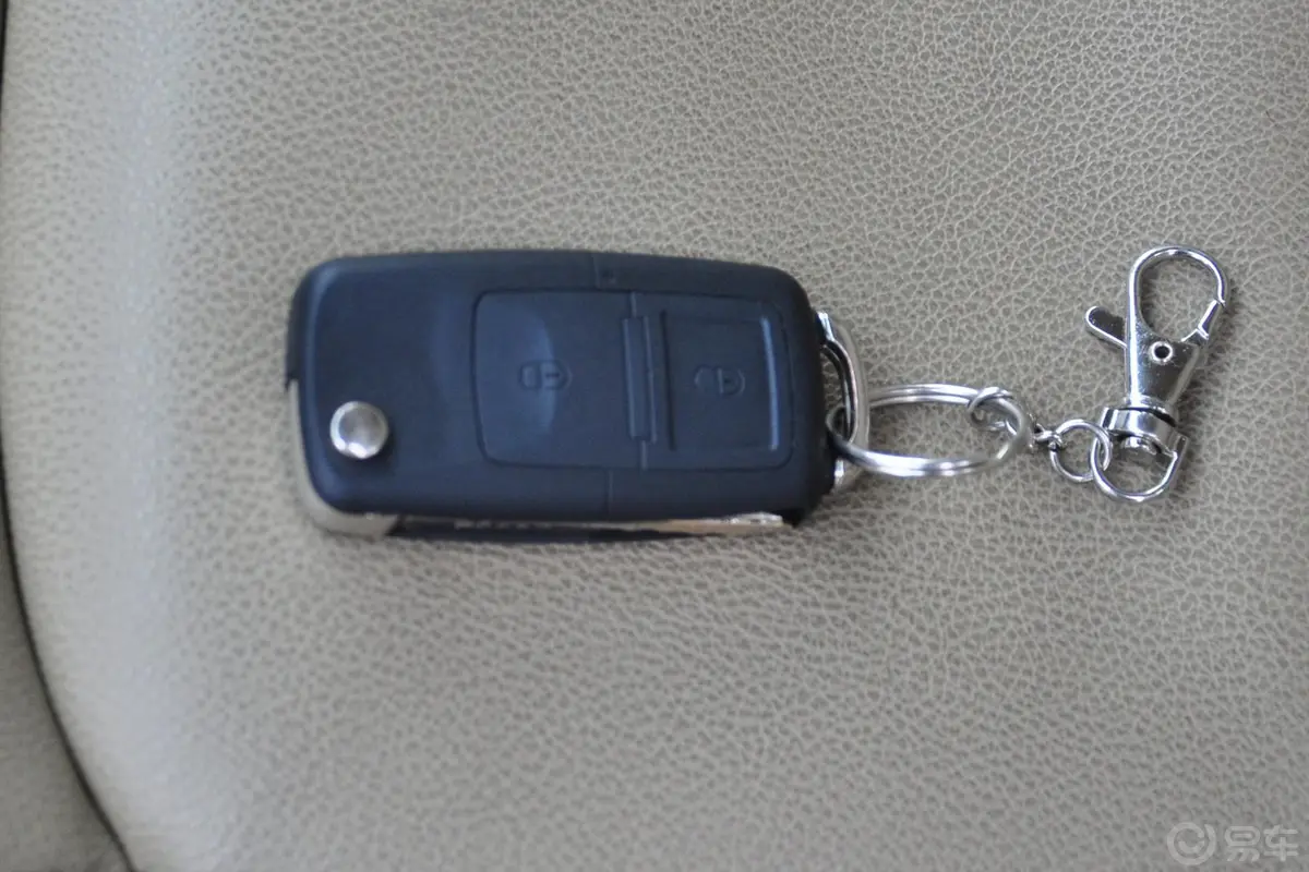 卡威W12.0L 手动 两驱 豪华型钥匙