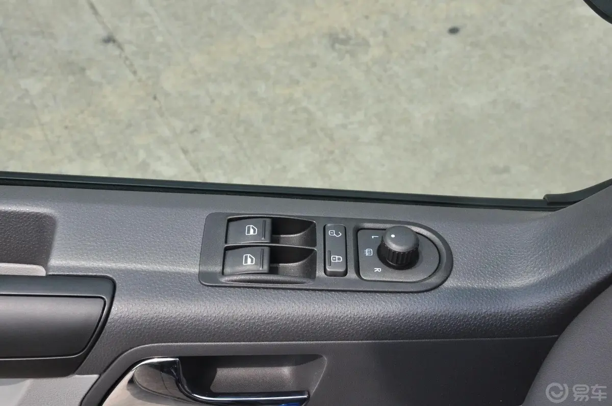 凯路威2.0TSI 舒适 四驱版车窗升降键