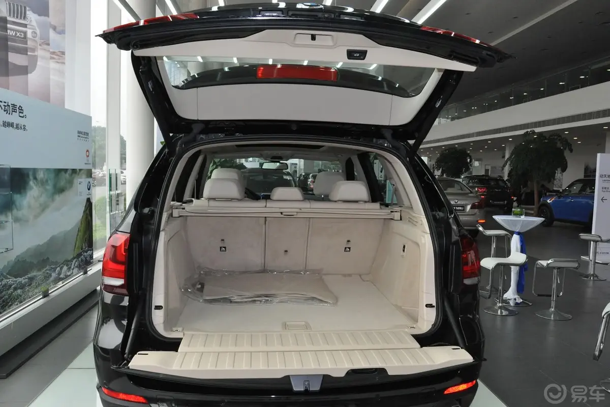 宝马X5(进口)xDrive30d行李箱空间