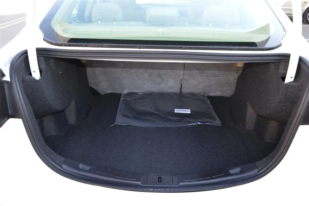 蒙迪欧1.5T 自动 GTDi180 舒适型行李箱空间
