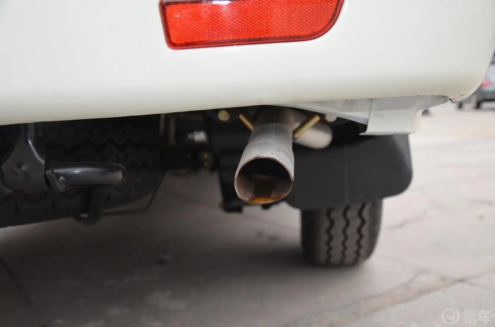 金威2.5L 手动 柴油车型-短途客运/单位通勤排气管（排气管装饰罩）