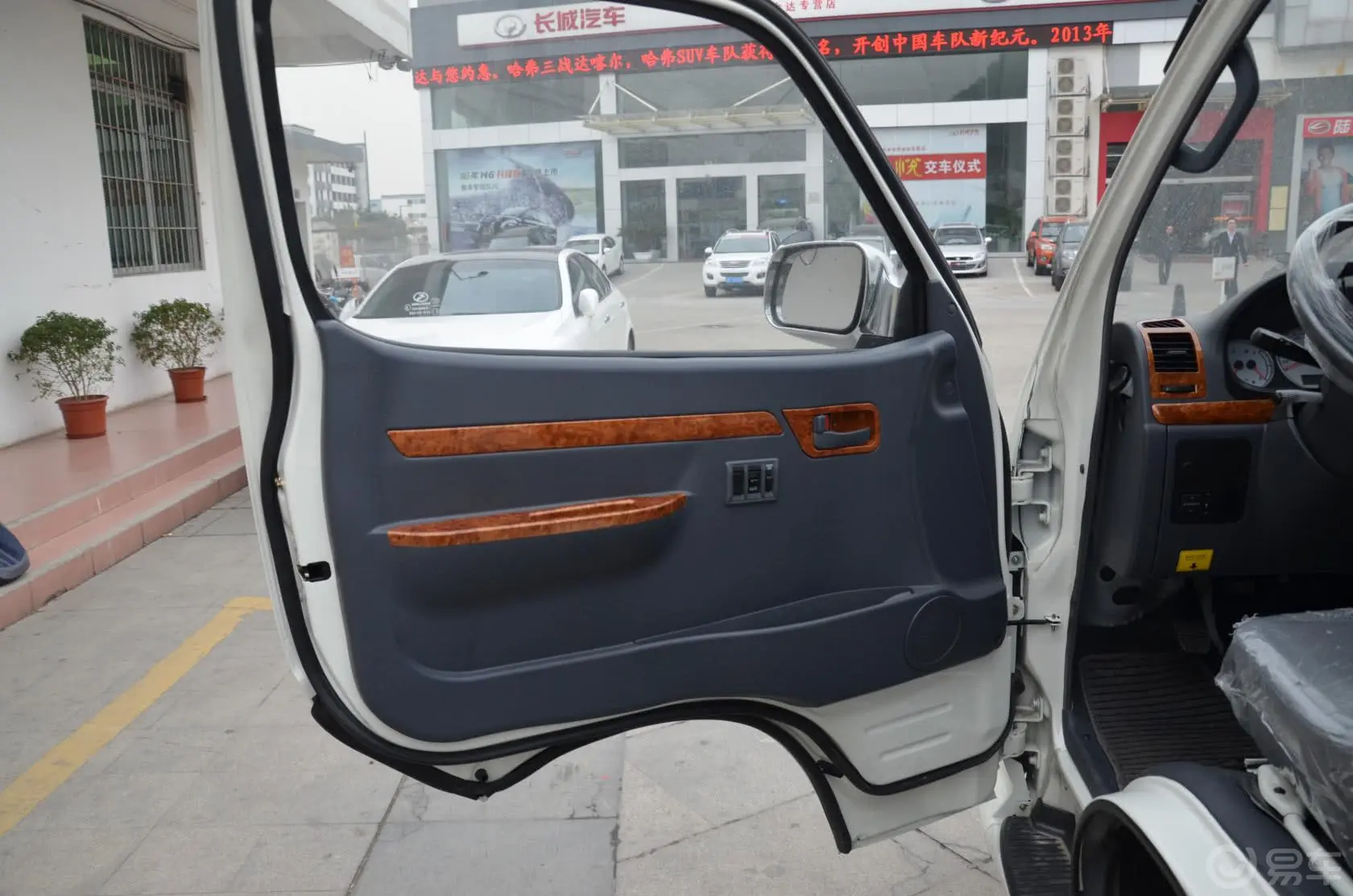 金威2.5L 手动 柴油车型-短途客运/单位通勤驾驶员侧车门内门板