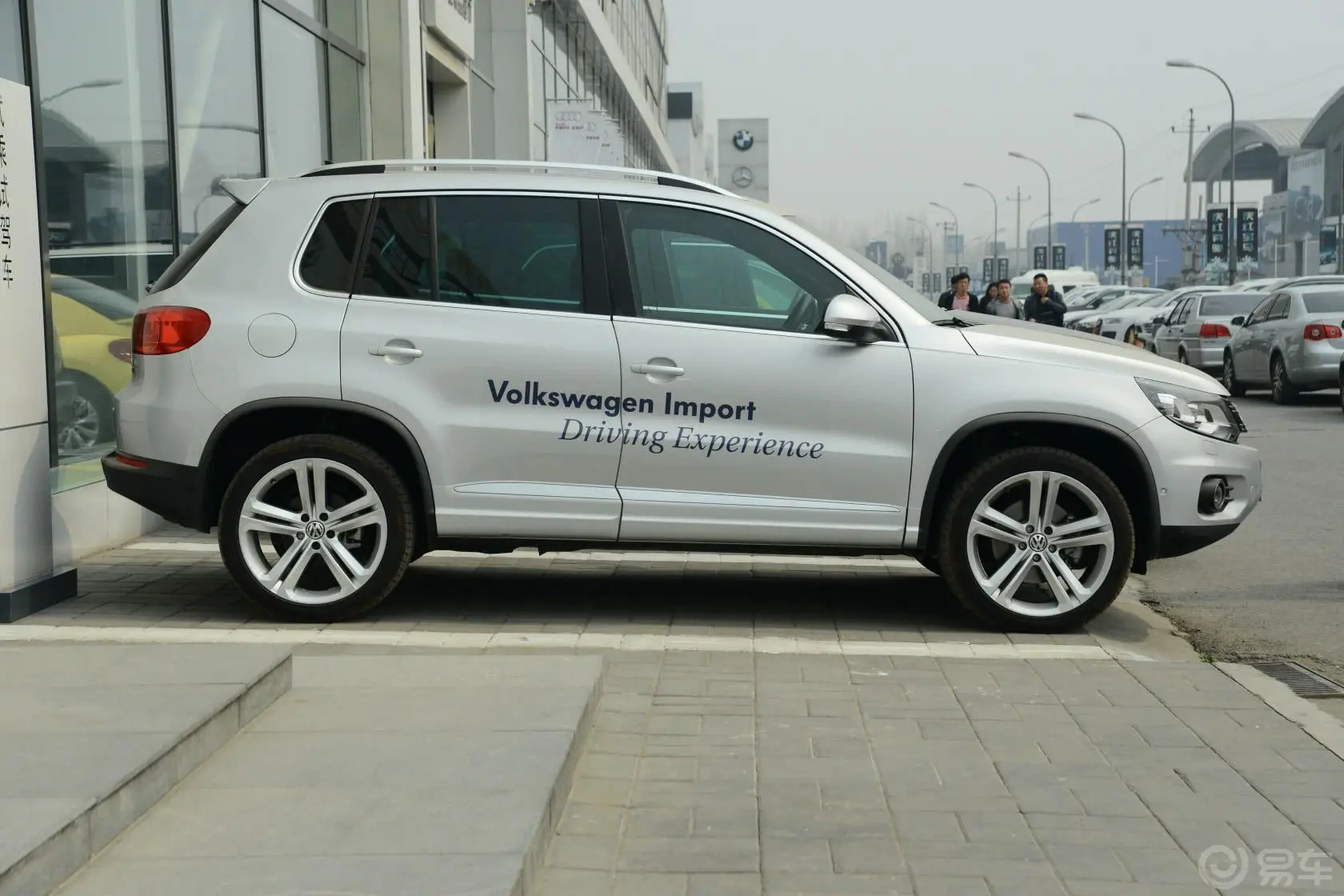 Tiguan2.0 TSI R Line正侧车头向右水平