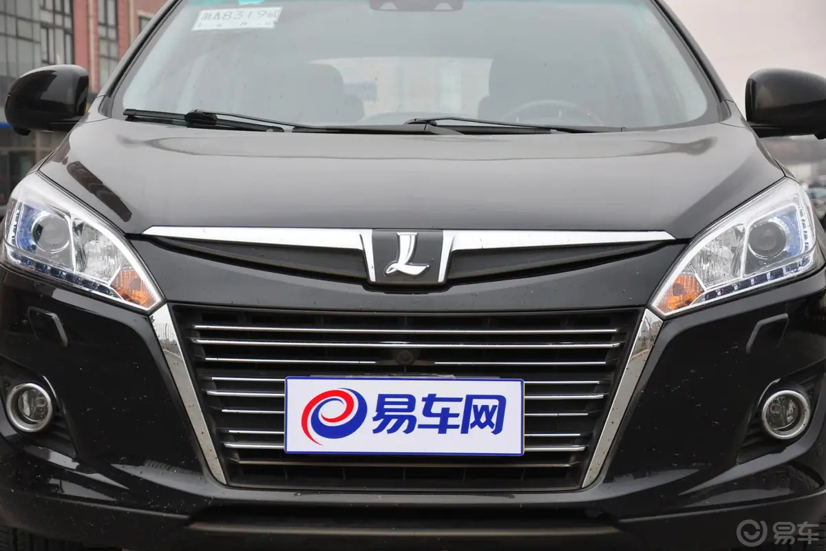 优6 SUV2.0T 旗舰型前格栅侧俯拍