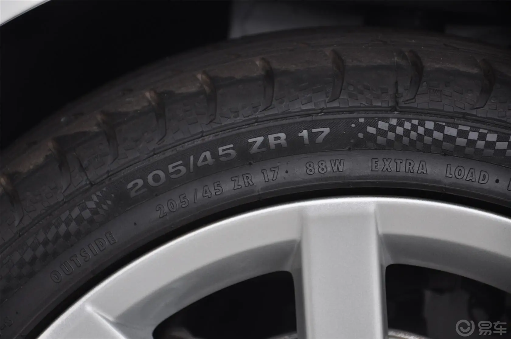 标致207(进口)CC 1.6L 自动 豪华版 罗兰加洛斯版轮胎规格