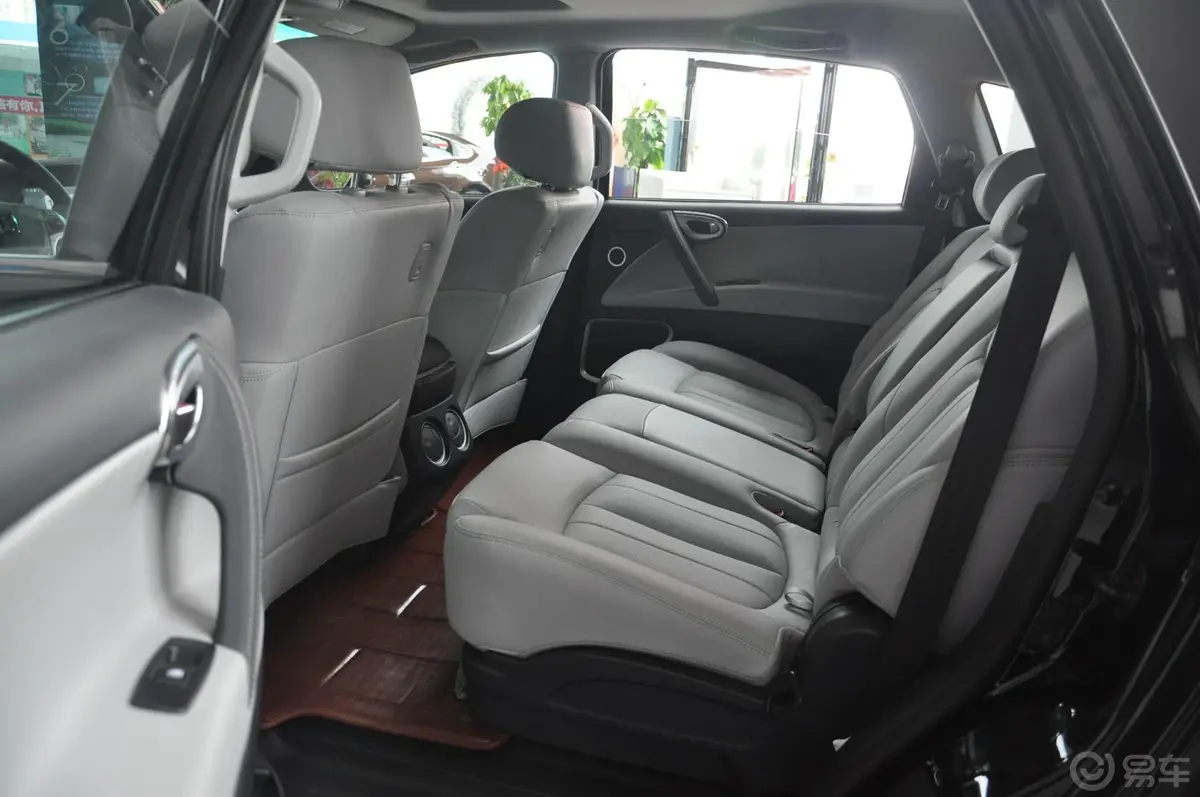 大7 SUV2.2T 自动 四驱 智尊型后排空间体验