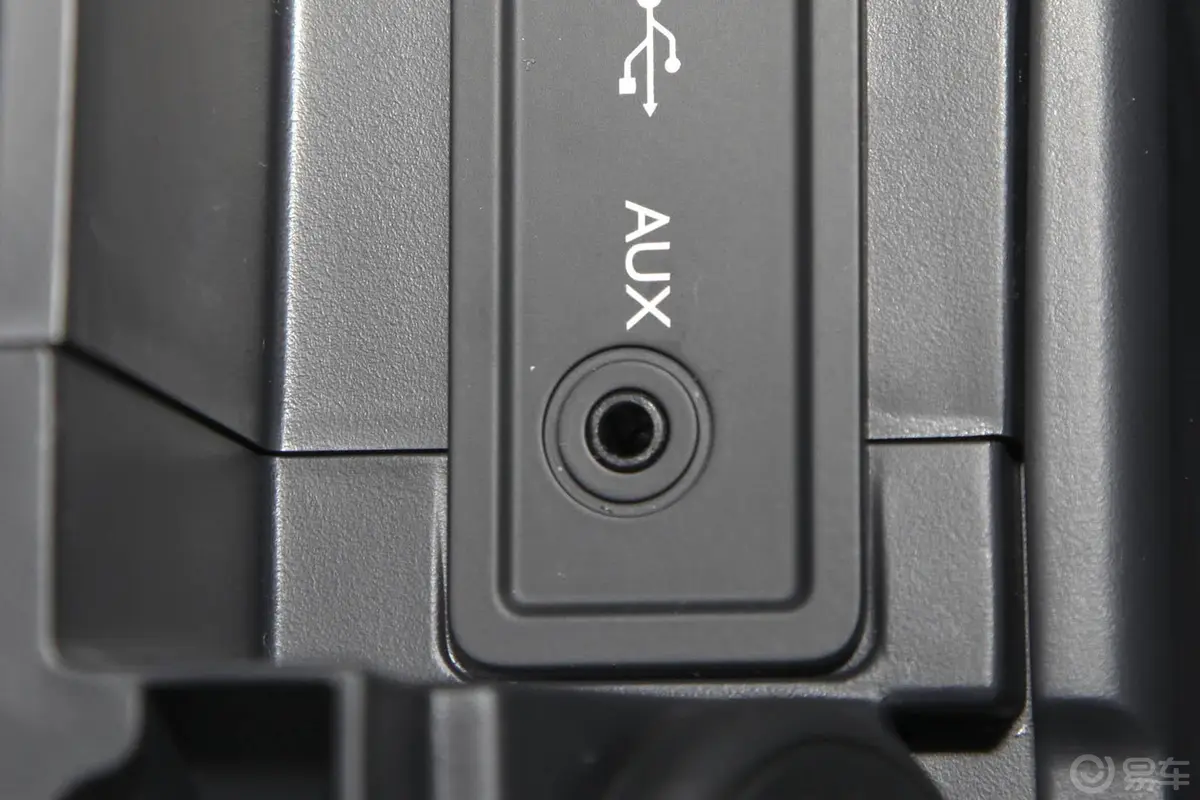 科雷傲(进口)2.5L 两驱 舒适版AUX接口