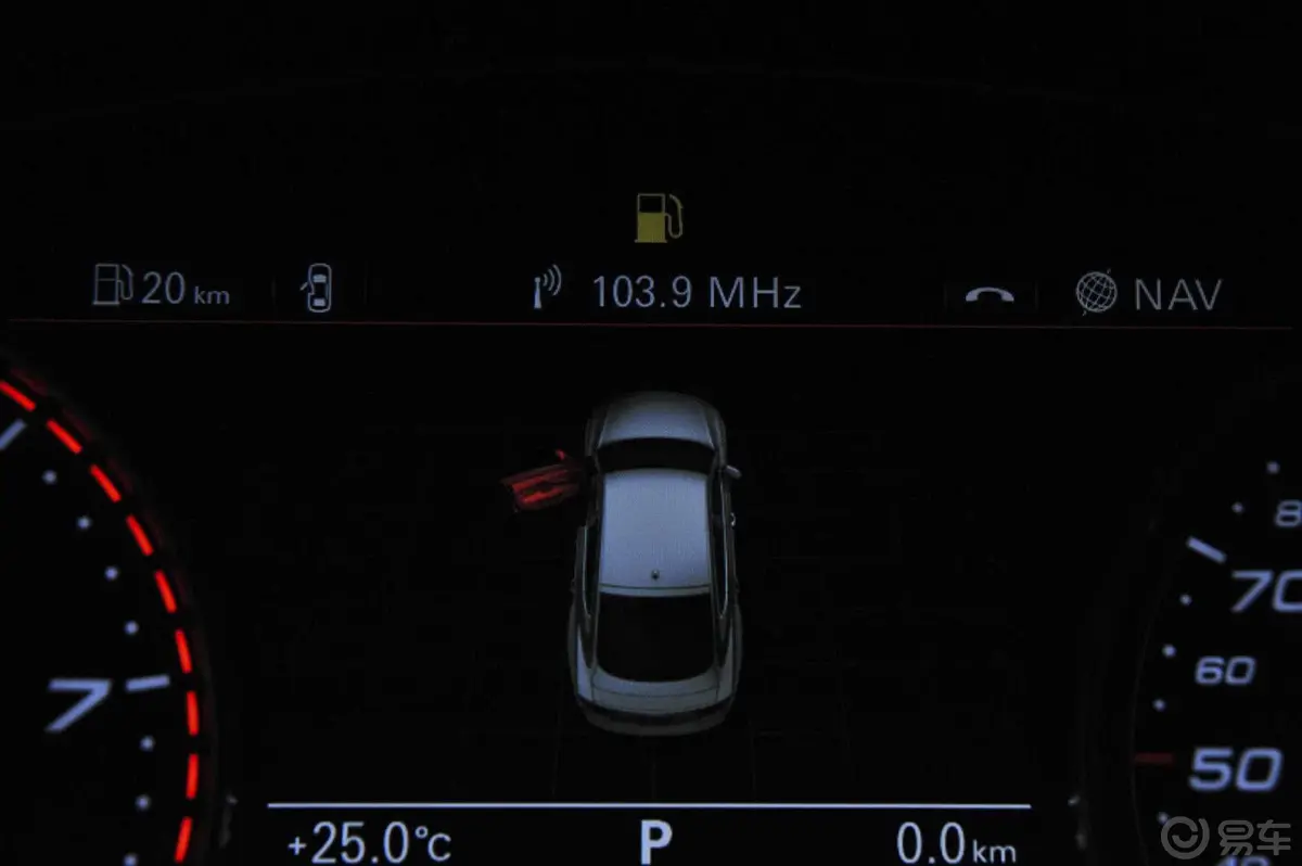 奥迪RS 74.0T 8速手自一体仪表盘背光显示
