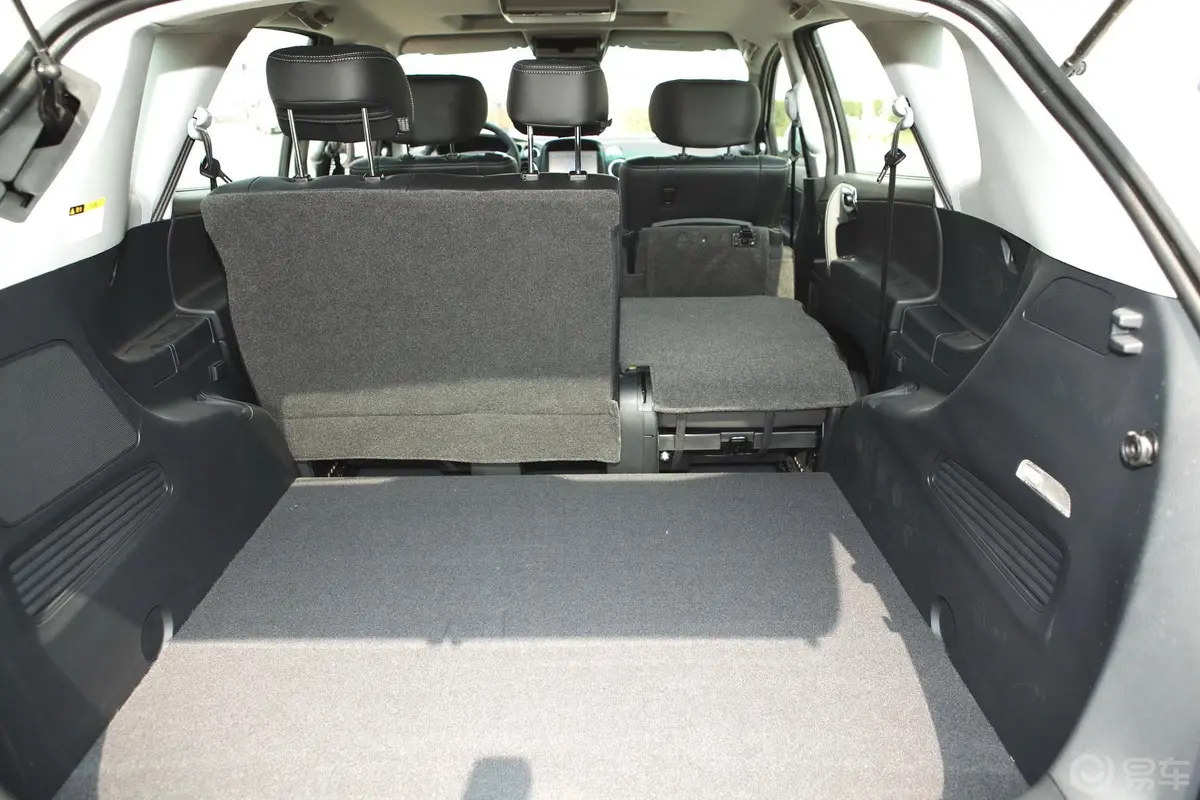 大7 SUV2.2T 自动 四驱 旗舰型行李箱空间（后排右放倒）